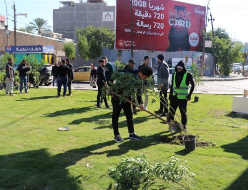 الجامعة تنظم حملة تشجير في منطقة الكرادة